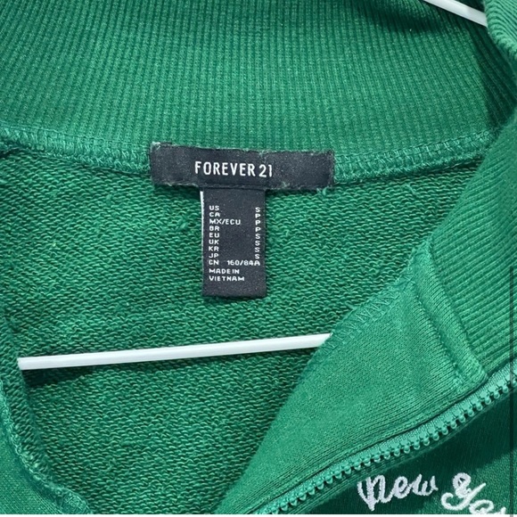 Forever 21 Womens Green New York Girls Club
Graphic Pullover - Picture 3 of 5